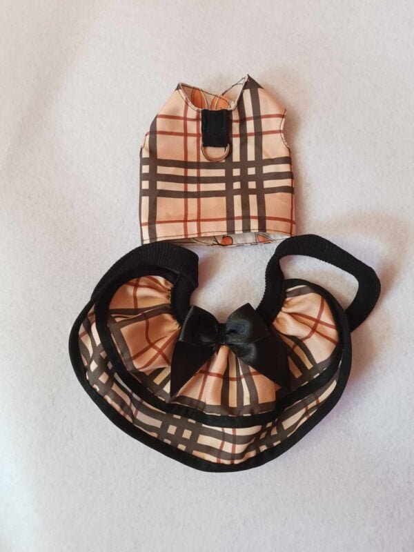 Нагръдник с поличка