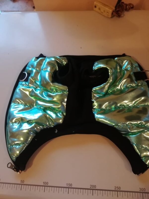 Яке с гръбно закопчаване