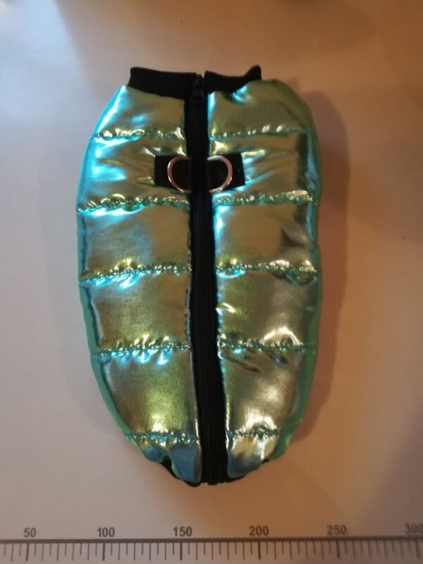 Яке с гръбно закопчаване