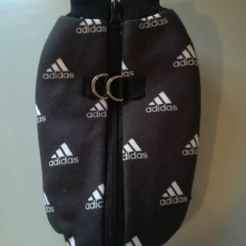 Яке с гръбно закопчаване