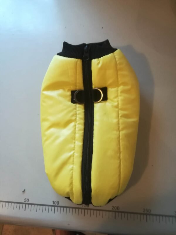 Яке с гръбно закопчаване