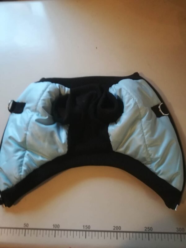 Яке с гръбно закопчаване