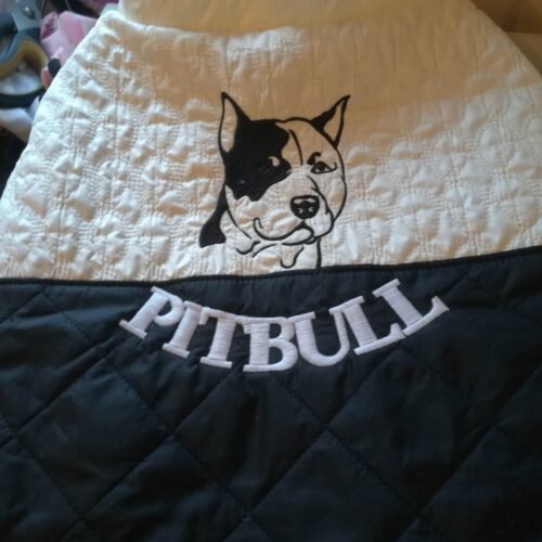 328992135_915497309457223_4938150438318899618_n Якета за питбулчета