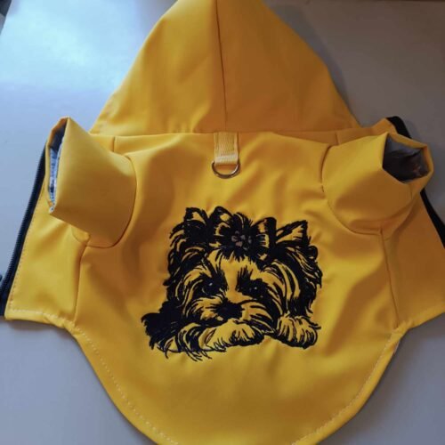 458396677_440494372356952_5059556404782230318_n Дъждобран с машинна бродерия