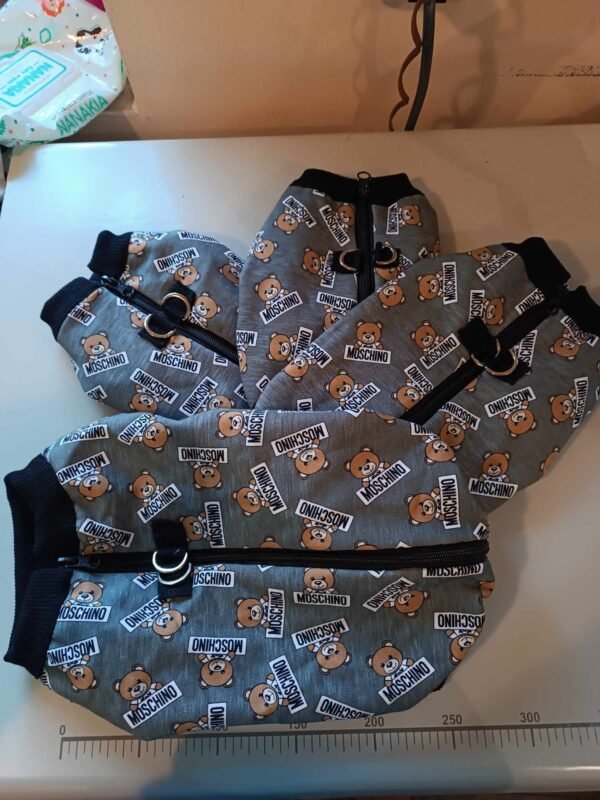 Блузка с гръбно закопчаване