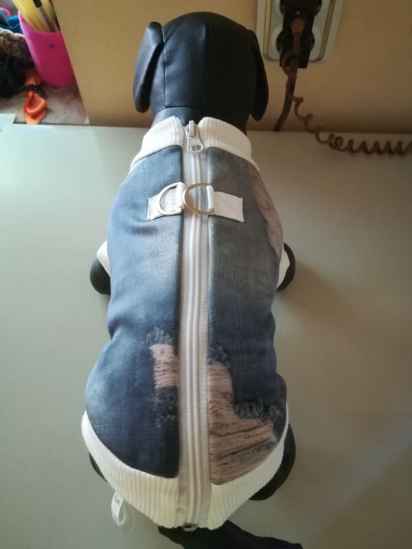 Яке с гръбно закопчаване