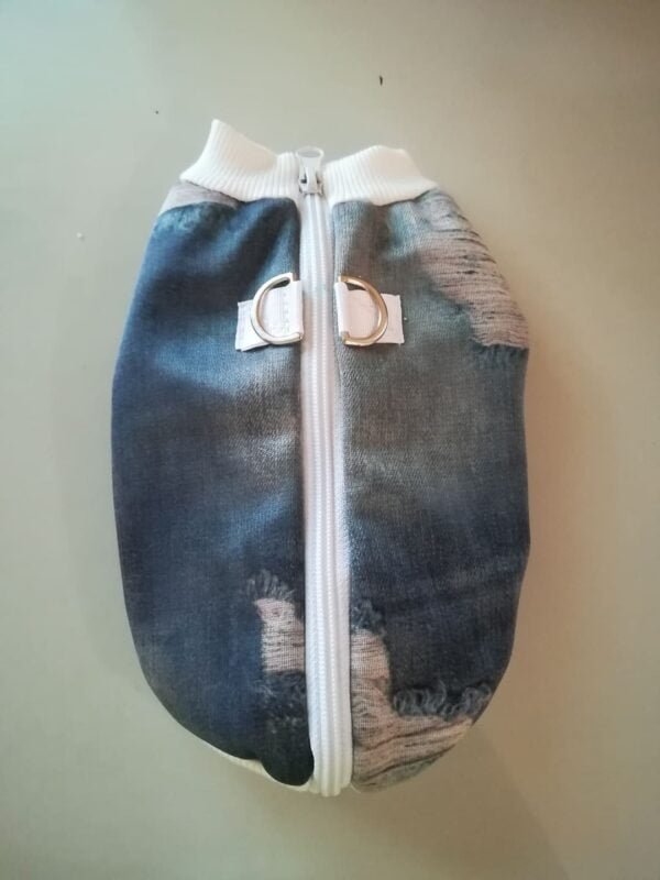 Яке с гръбно закопчаване