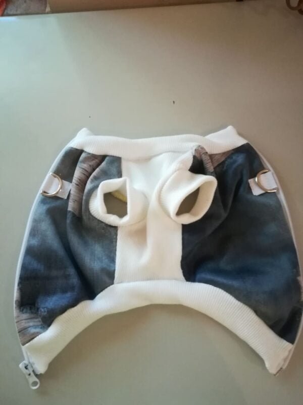 Яке с гръбно закопчаване