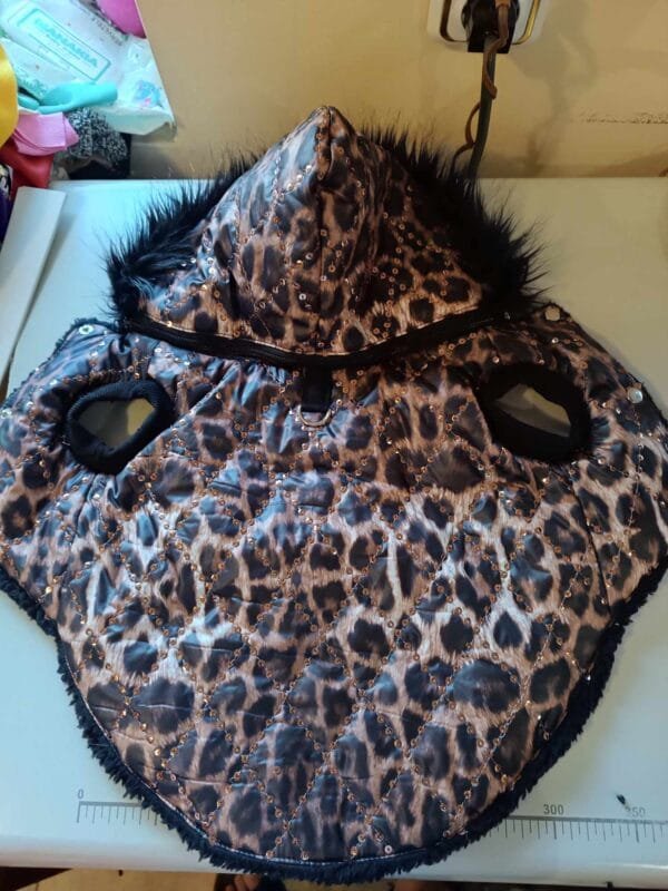 Палто от шушляков плат със сваляща се качулка