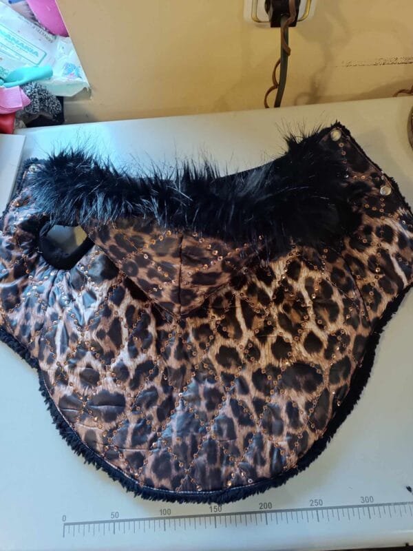 Палто от шушляков плат със сваляща се качулка