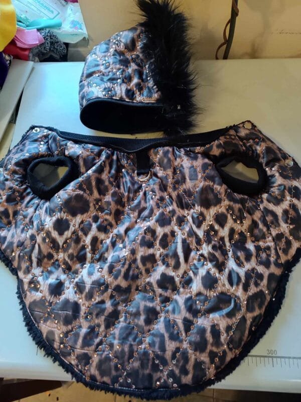 Палто от шушляков плат със сваляща се качулка