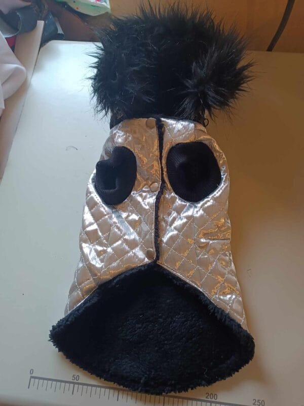 Палто с пух на качулката