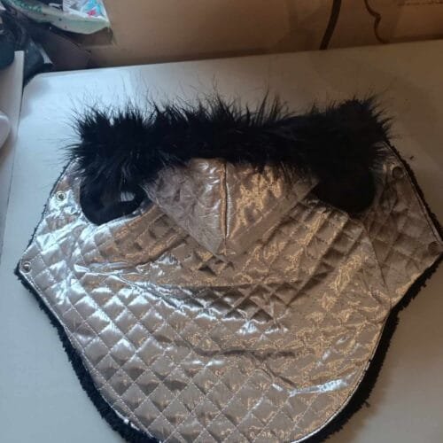 Палто с пух на качулката