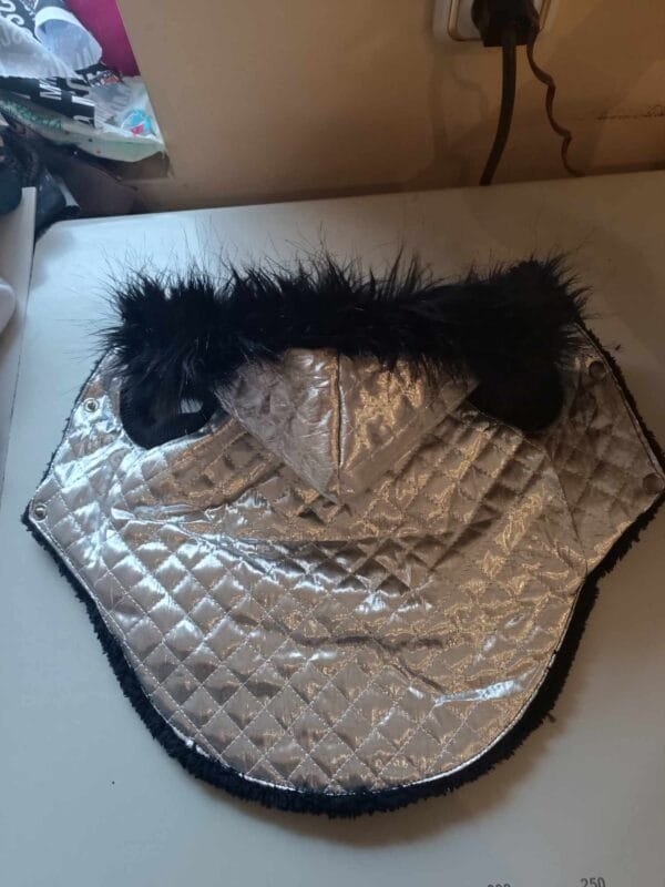 Палто с пух на качулката