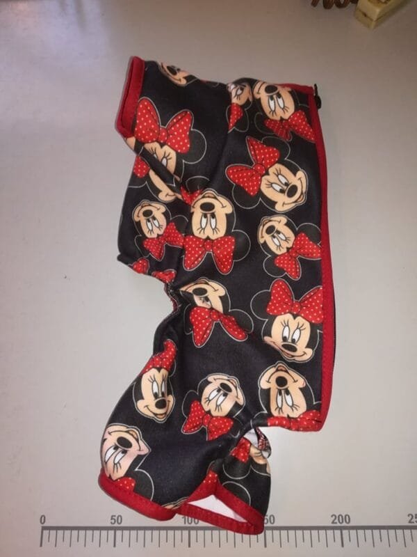 470179735_2563861540470450_8721171833507144014_n Гащеризон с цип на гърба