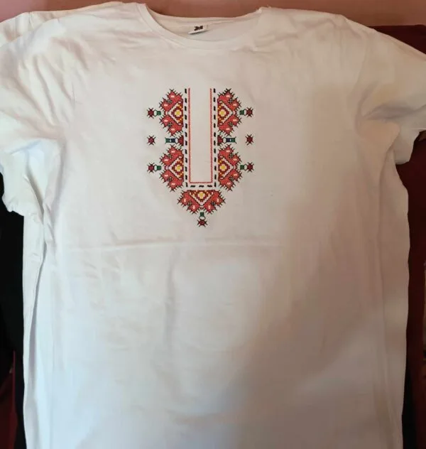 Тениска с шевица