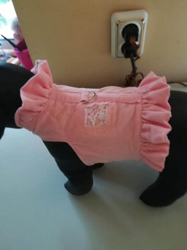 Джинсов нагръдник с кръпка