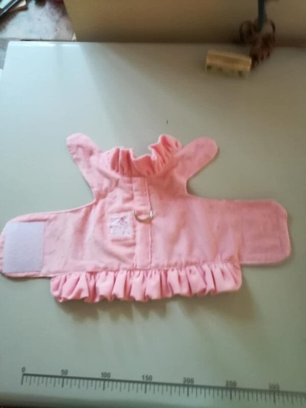 Джинсов нагръдник с кръпка