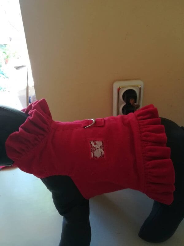 Джинсов нагръдник с кръпка