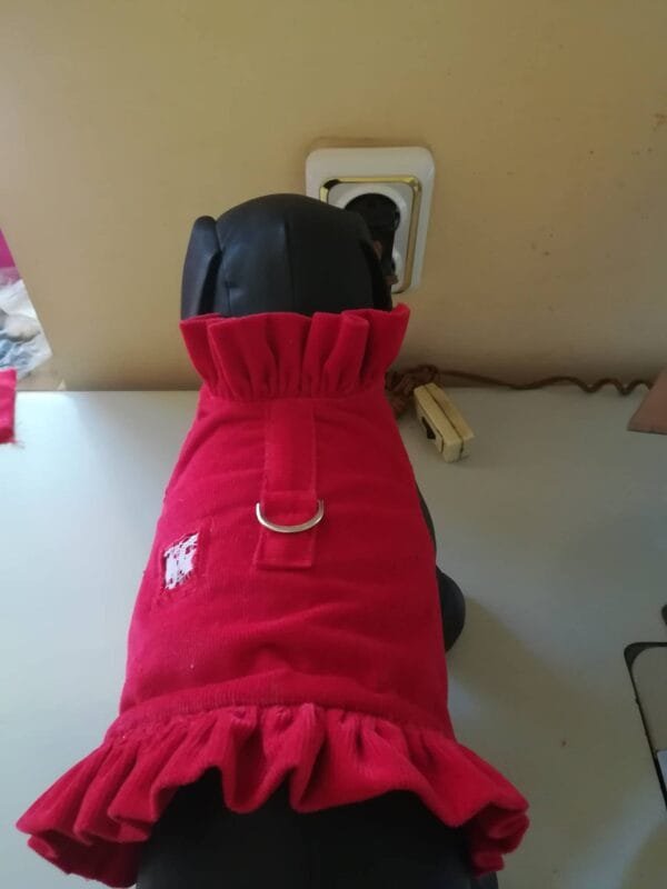 Джинсов нагръдник с кръпка