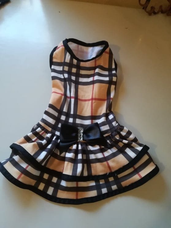 472258489_2579088795614391_8832474808492544791_n Красива рокля с десен каре