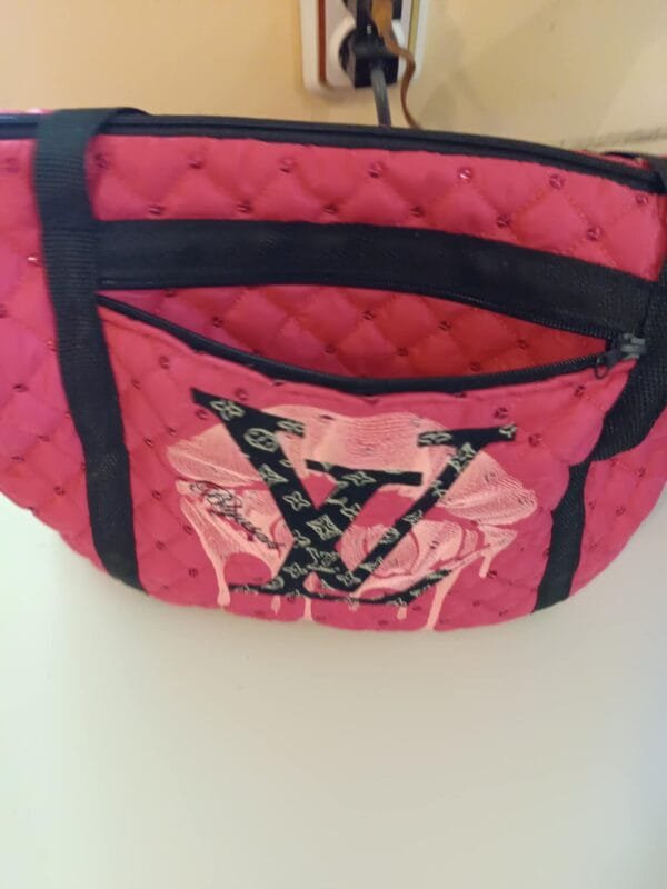 Чанта за куче с бродерия и джоб