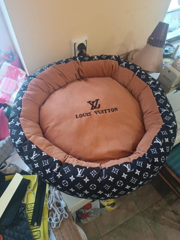 bc680f27-bb88-4180-8cb5-c802e3bbc19c Меко, силиконово легло с подвижна възглавница