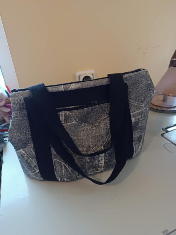 05c469d2-5769-4e2d-a721-2547ed914cc7 Кожена чанта с принт имитация на деним