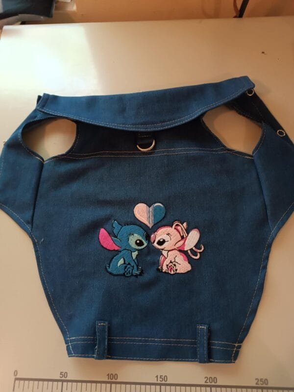 07c7afbd-a551-436d-8897-64ba4058790d Дънково елече с бродерия