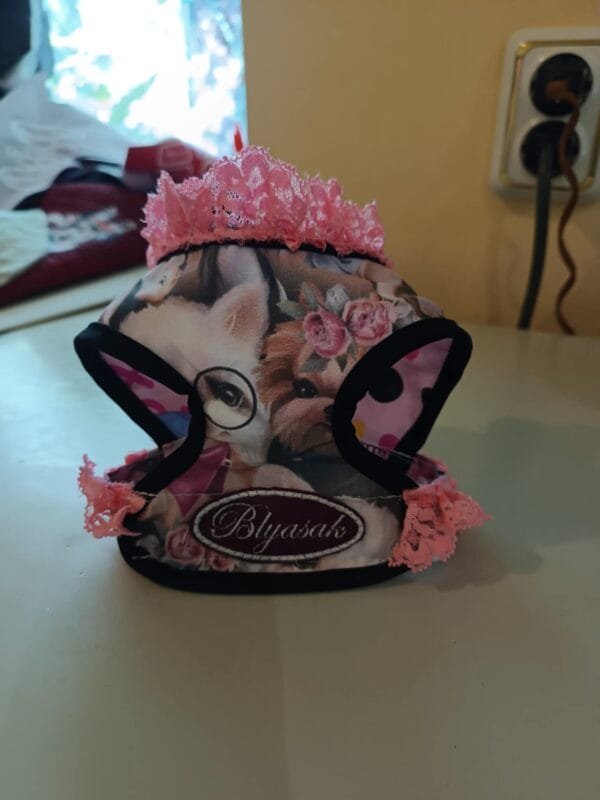 Красив нагръдник с дантела