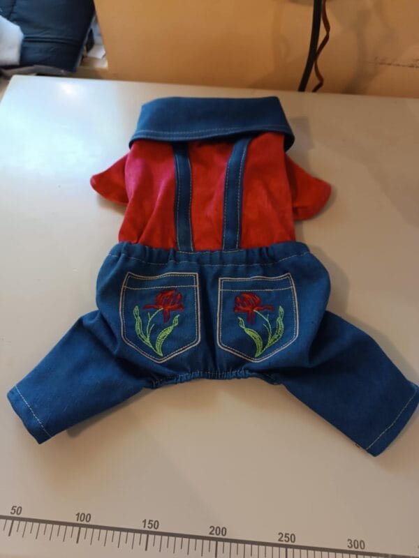 5ad78d13-c37b-48ae-8f18-0476e4078efc Дънково гащеризонче