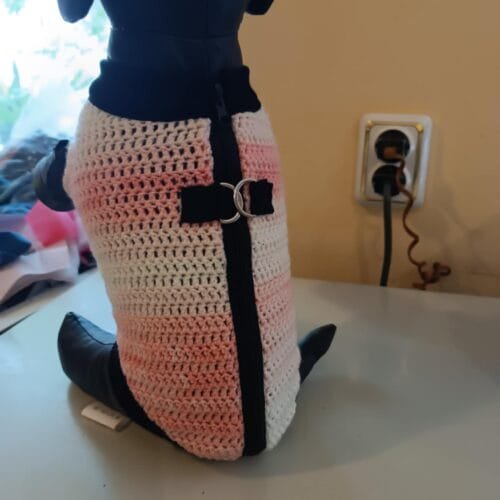 8ae7cf3e-928c-4b5e-bf3b-fbc7174a79b8 Блузка ръчна изработка с цип и халки