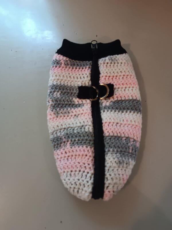 Блузка с гръбно закопчаване