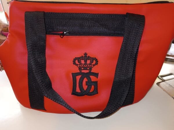 aae3d4dd-d369-4449-b367-c55d3dc4186a Кожена чанта с машинна бродерия