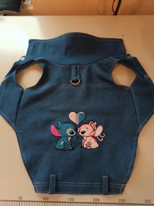 bbe9af8c-aa22-49f2-941c-2eda6453f71d Дънково елече с бродерия