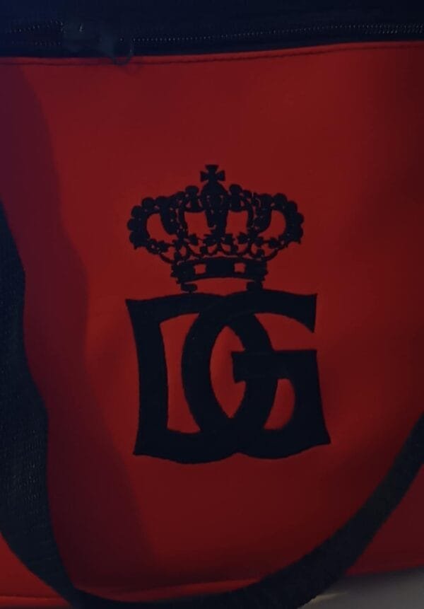 c7675396-f56d-4793-8a7c-5573e44eda70 Кожена чанта с машинна бродерия