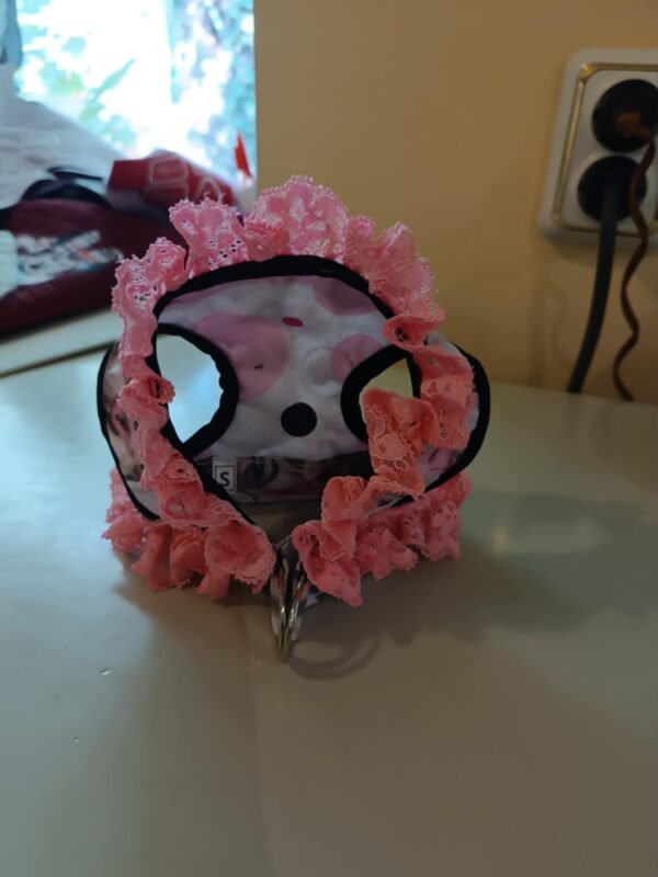 Красив нагръдник с дантела