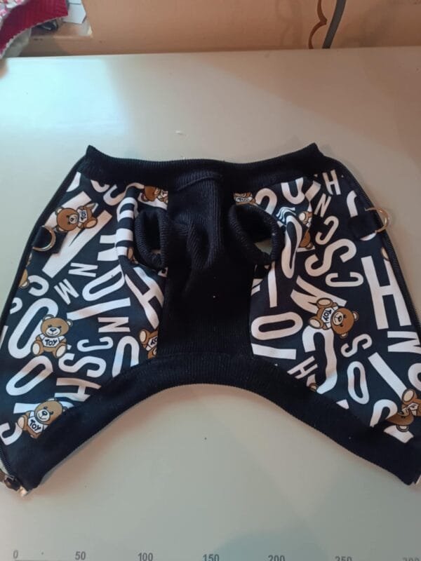 Блузка с гръбно закопчаване