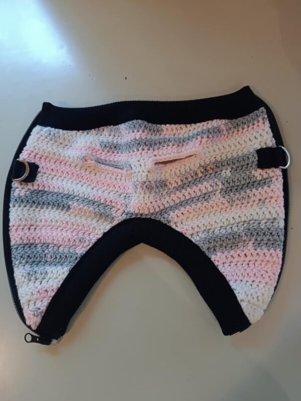 Блузка с гръбно закопчаване