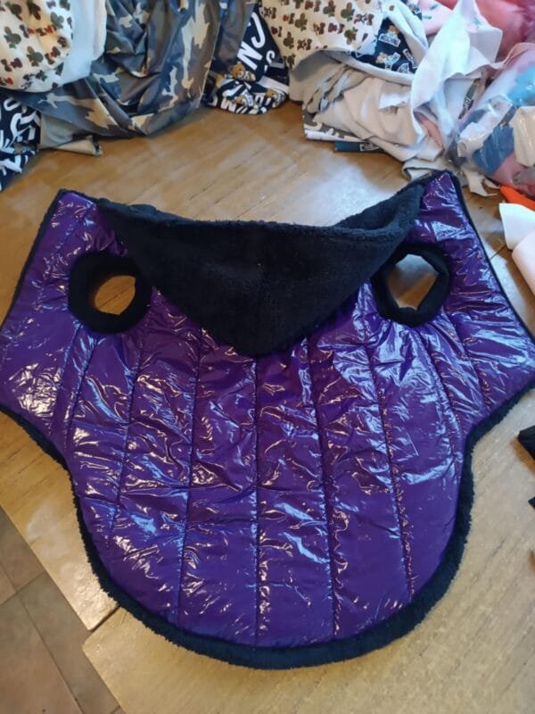 Яке от непромокаем лак с мека качулка