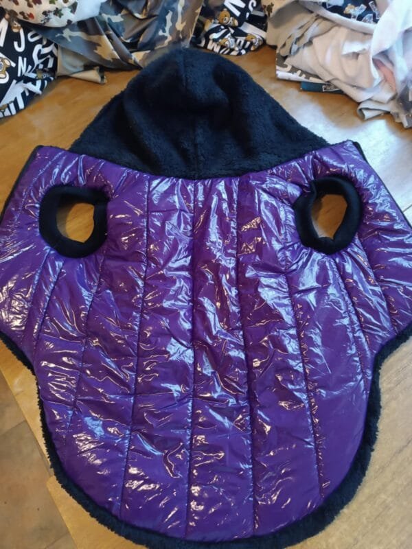 Яке от непромокаем лак с мека качулка