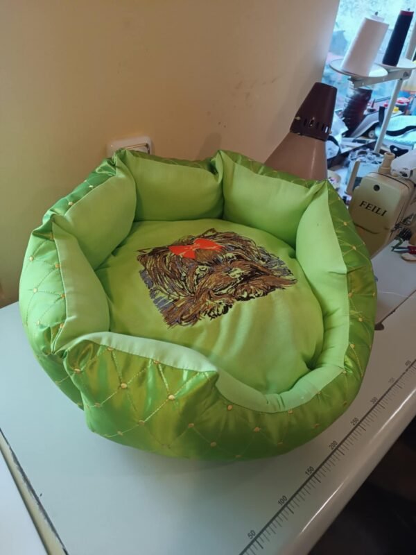 4d2e69da-6e7d-4bae-abbd-b6e09f0be1cd Легло с машинна бродерия йорки