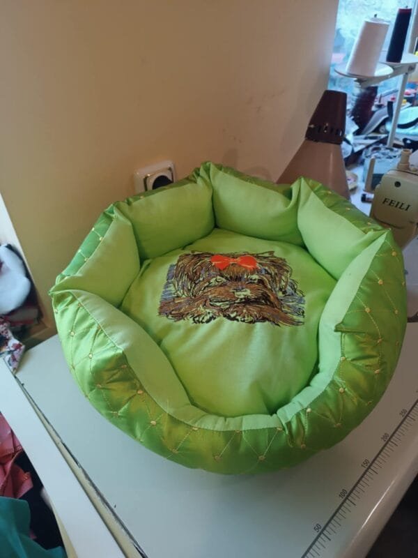 af09ea0a-537f-44ca-bea6-4642fe1dca0c Легло с машинна бродерия йорки