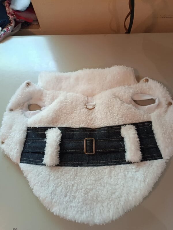 f632b18f-e2a6-4b4a-a2cd-76dc1651540d Зимно пухкаво палто