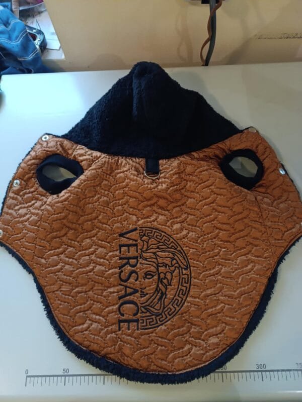 Яке с машинна бродерия