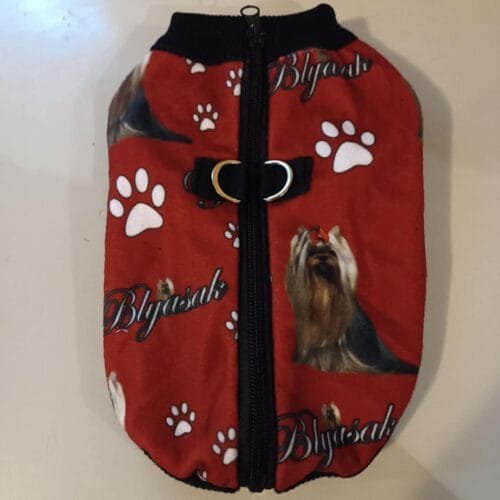 8317cbc0-d609-438a-9c55-4f8e7a7145f1 Блузка от полар щампа с гръбно закопчаване