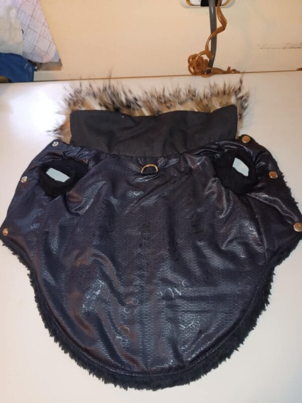 b030fa62-9c85-48fb-bc00-eb925c1092fe Яке от шушляков плат Versace