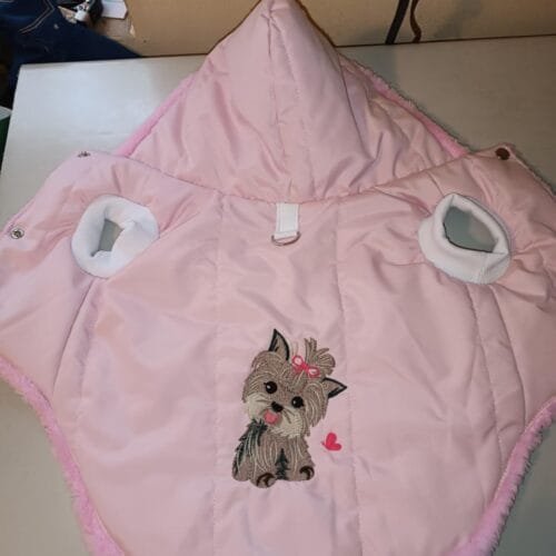 Яке с машинна бродерия йорки