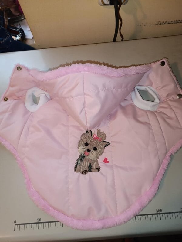 bf585049-9b78-4a97-8f17-ab3d964fced3 Яке с машинна бродерия йорки