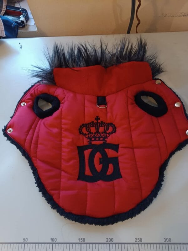 cf0b5908-e6f0-478b-abf3-2ef9b6c44462 Красиво яке с яка от еко косъм